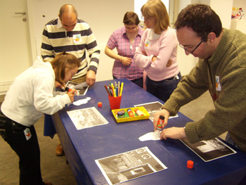 Momento del taller de Collage en la Fundación Mapfre.